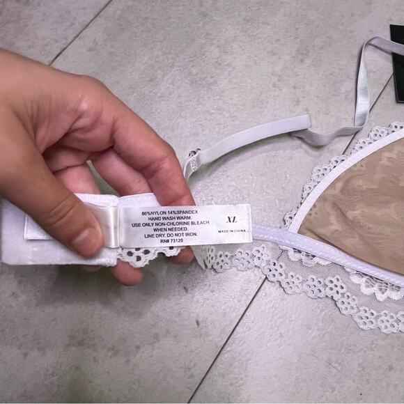 NWT 2 Pack Fredericks of Hollywood White Silver Lace Caroline Bralette XL V Neck - Picture 13 of 13